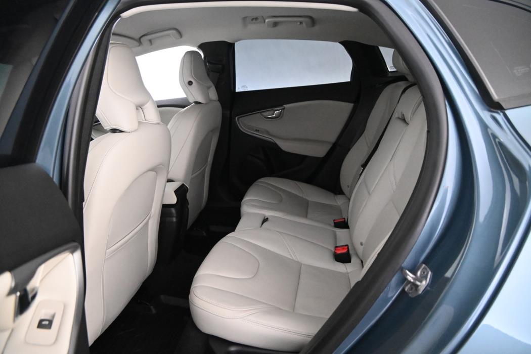 VOLVO V40 2014
