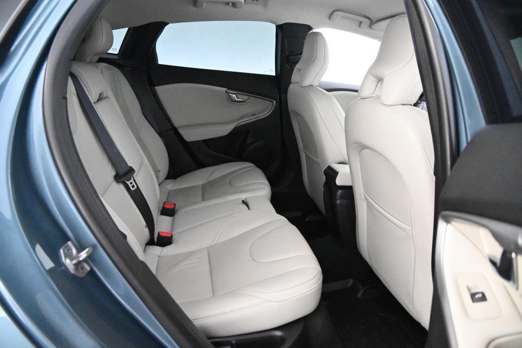 VOLVO V40 2014