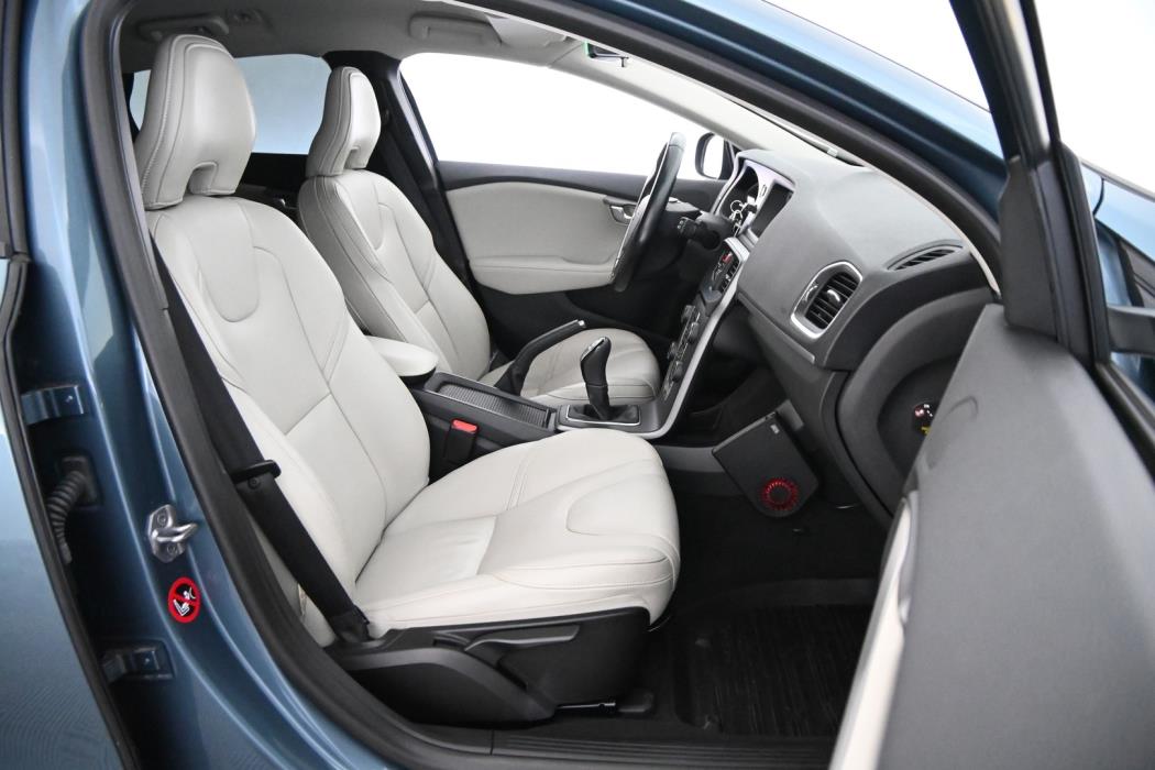 VOLVO V40 2014