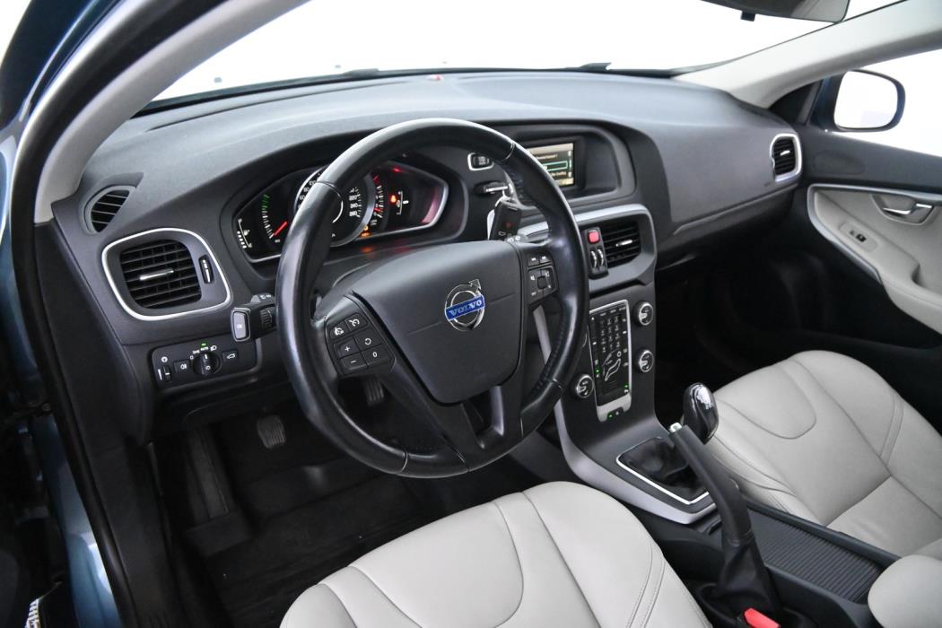 VOLVO V40 2014