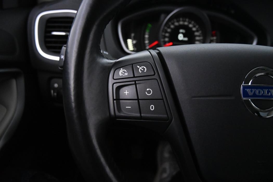 VOLVO V40 2014
