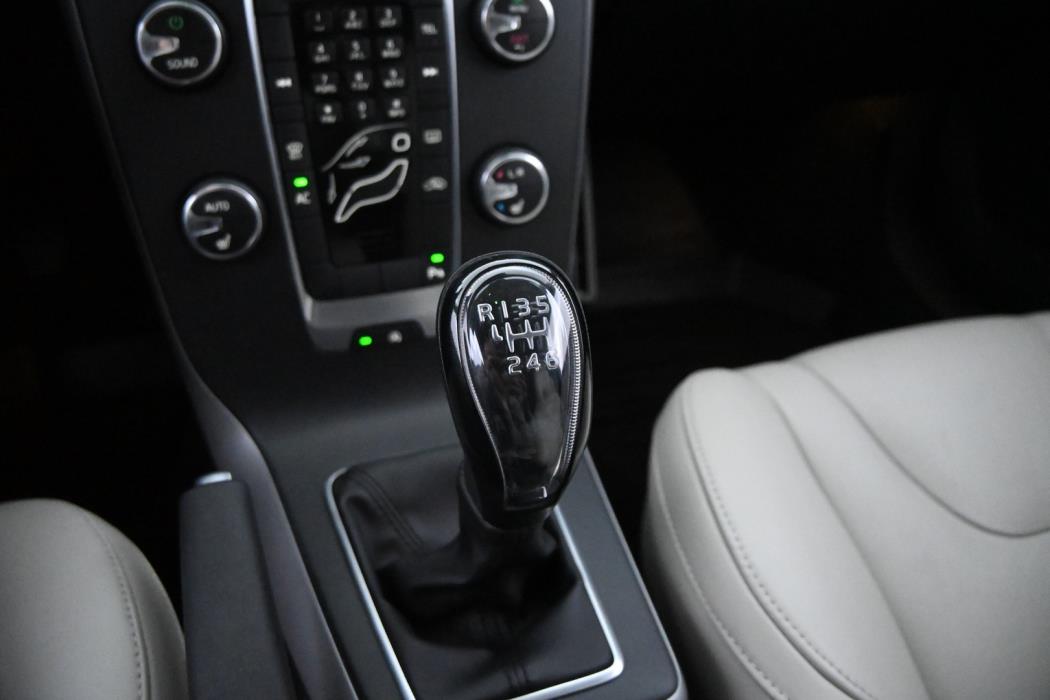 VOLVO V40 2014