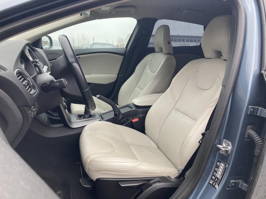 VOLVO V40 2014