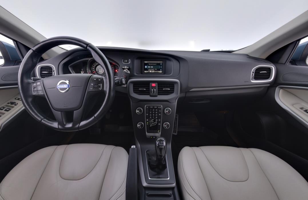 VOLVO V40 2014