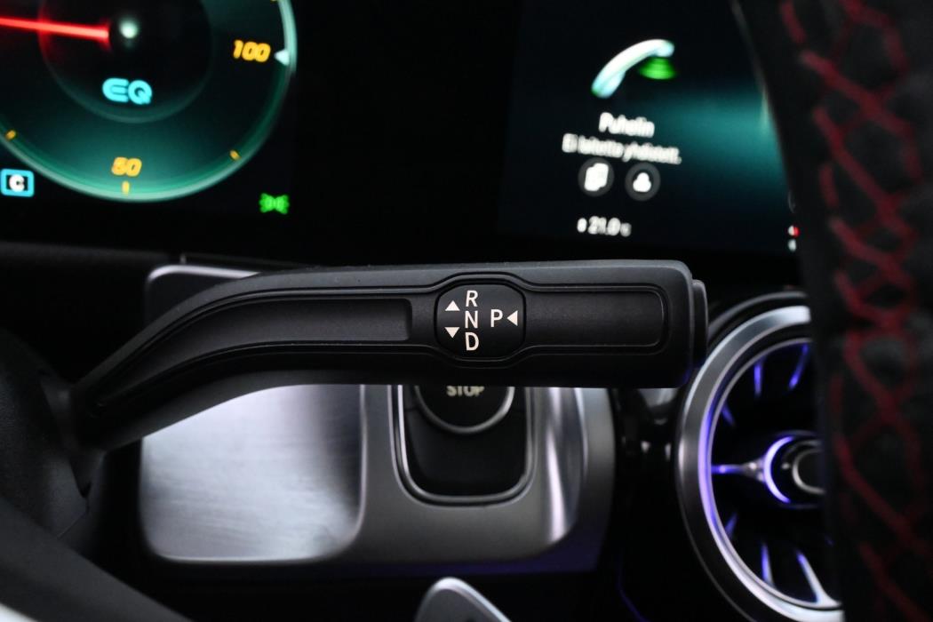 MERCEDES-BENZ EQB 2022