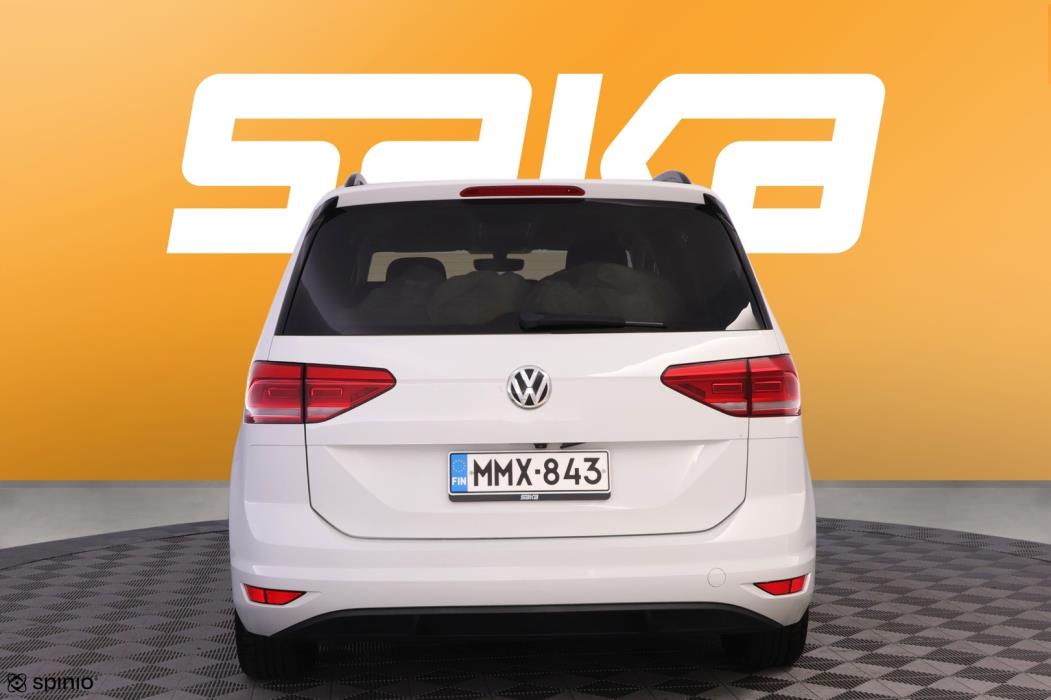 VOLKSWAGEN Touran 2016