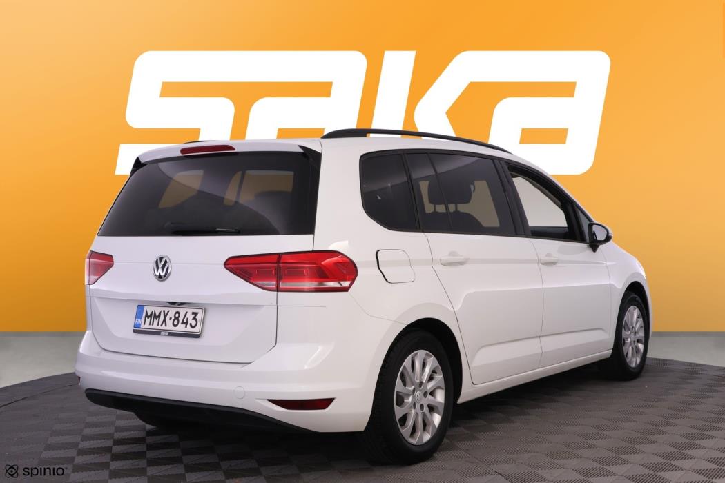 VOLKSWAGEN Touran 2016