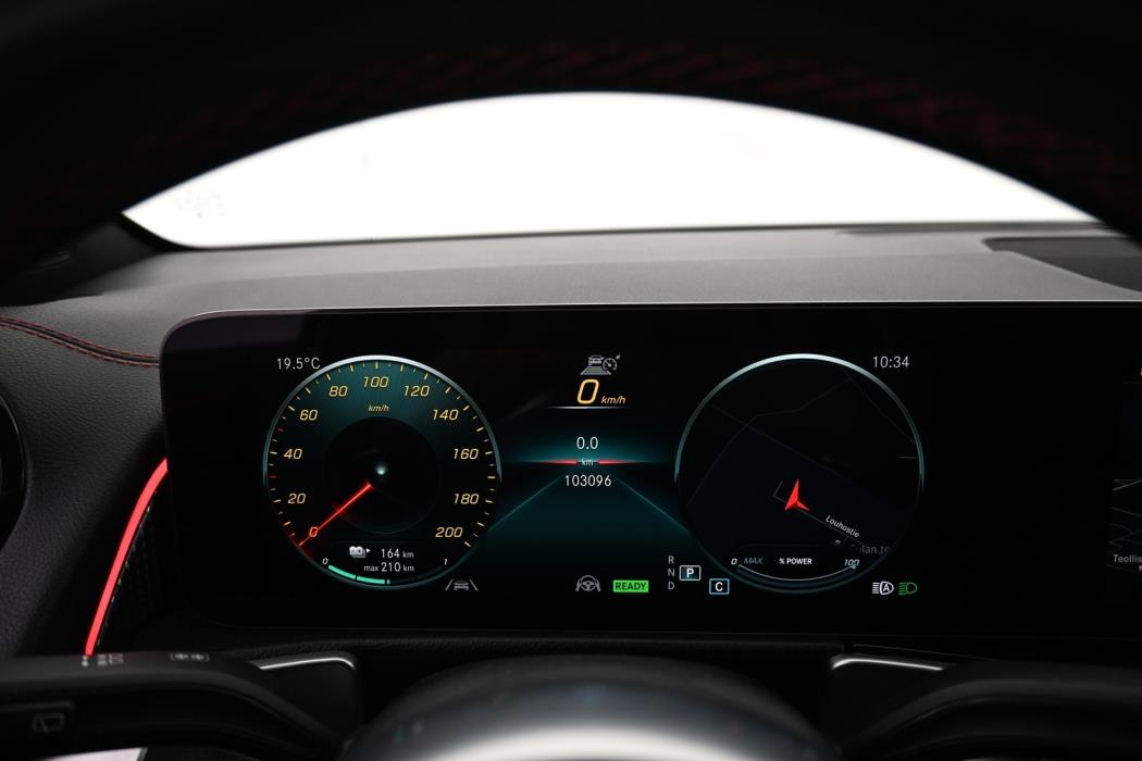 MERCEDES-BENZ EQB 2022