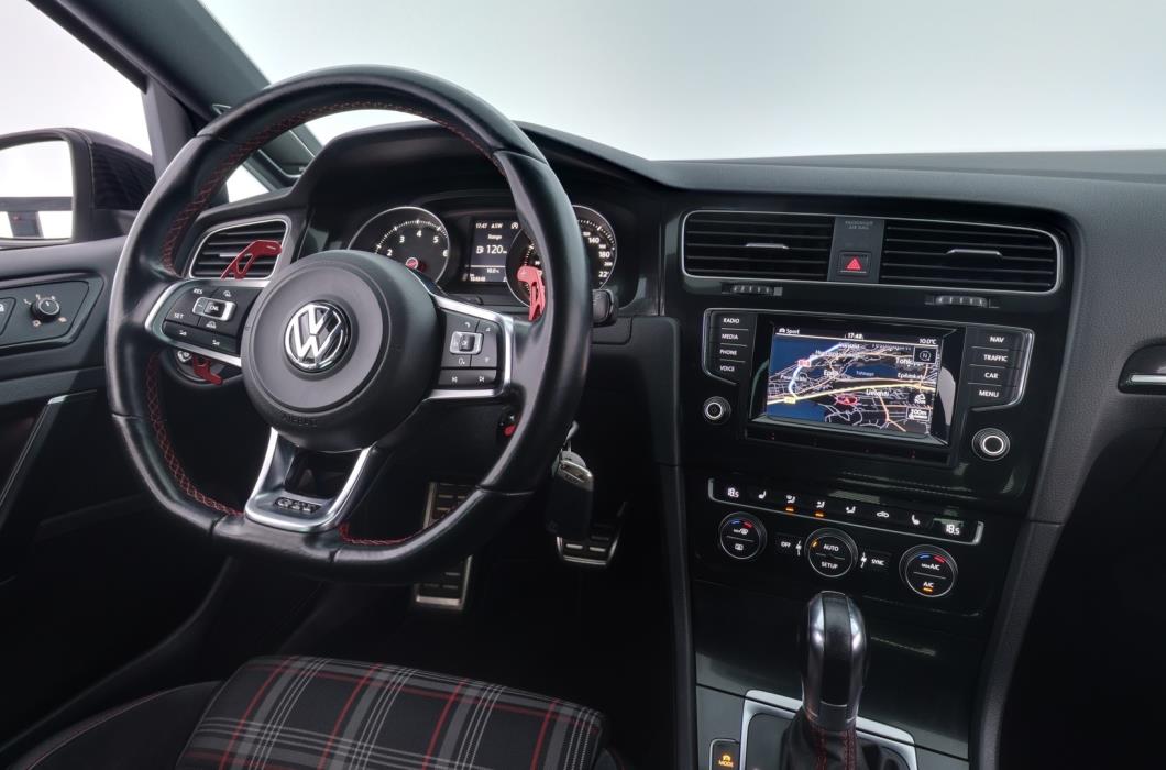 VOLKSWAGEN Golf 2014