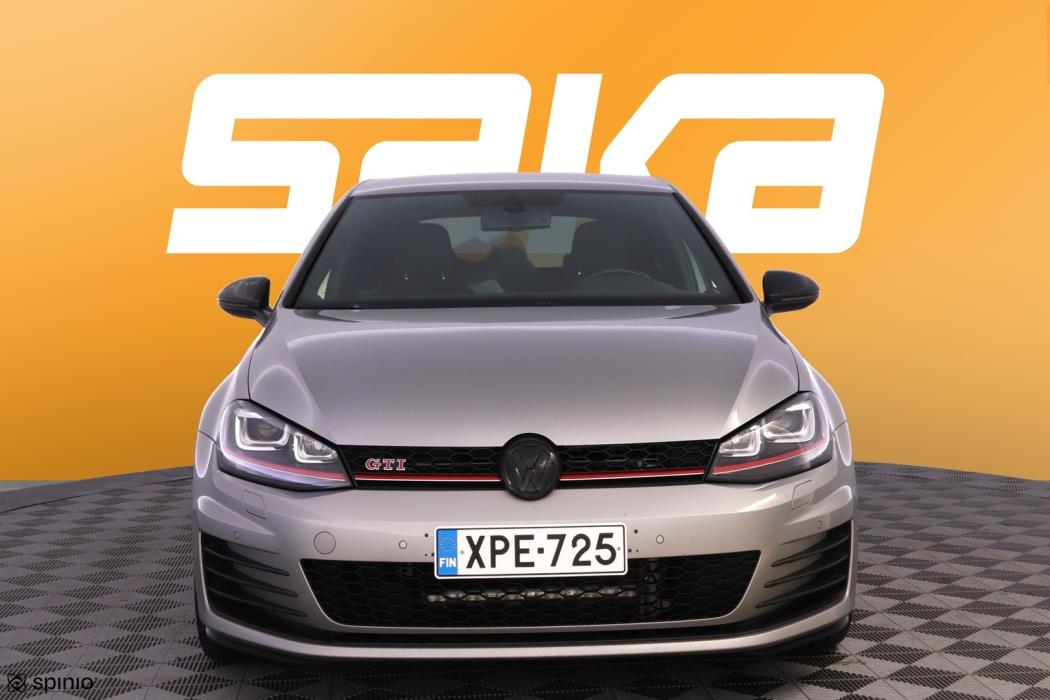 VOLKSWAGEN Golf 2014