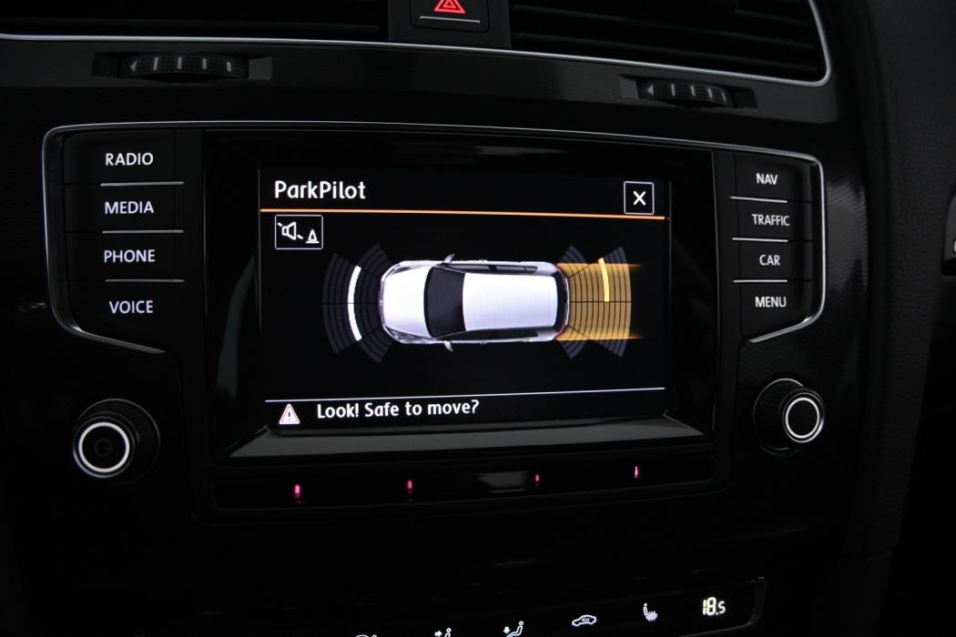 VOLKSWAGEN Golf 2014