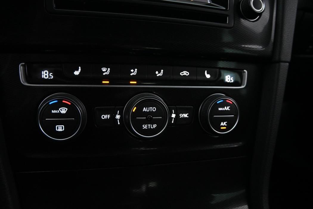 VOLKSWAGEN Golf 2014