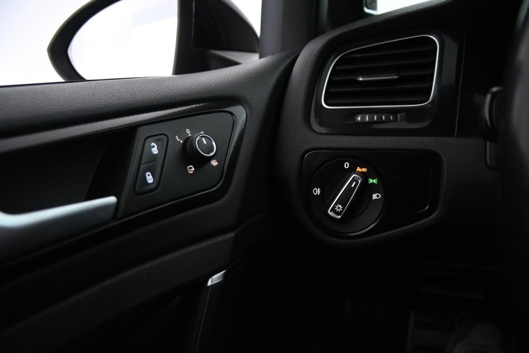 VOLKSWAGEN Golf 2014