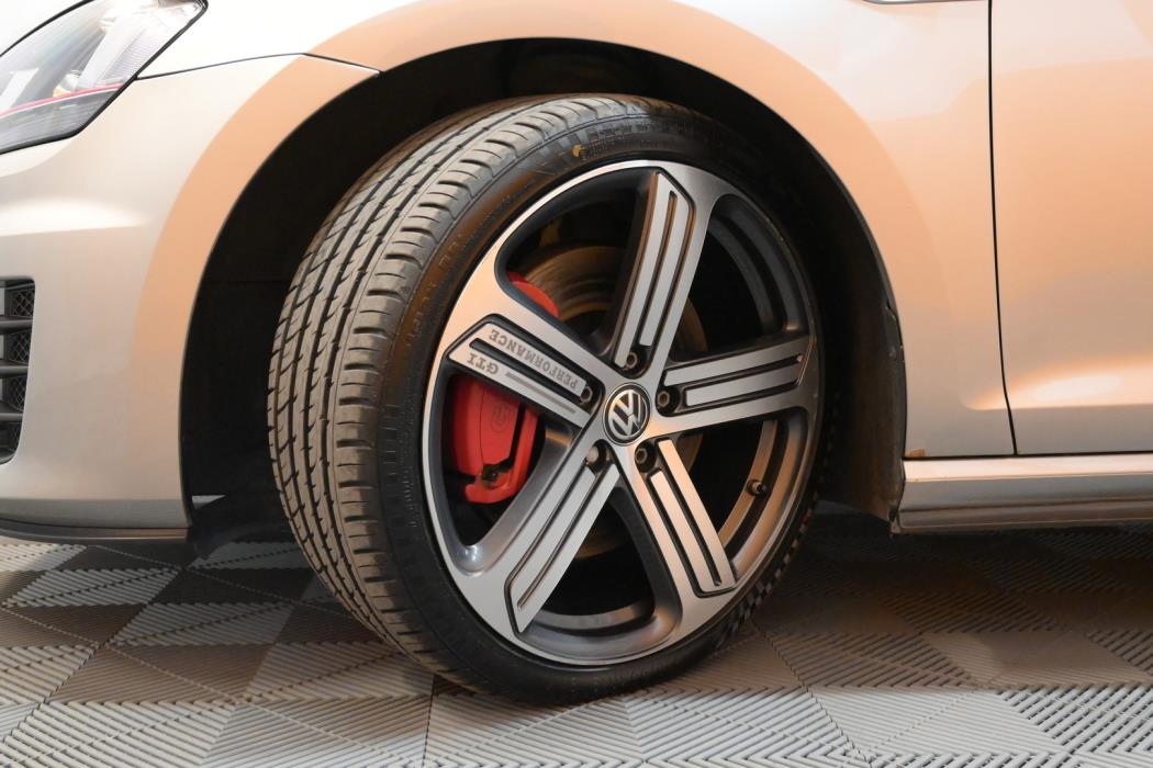 VOLKSWAGEN Golf 2014