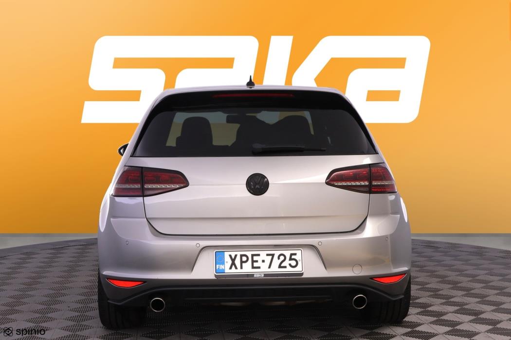VOLKSWAGEN Golf 2014