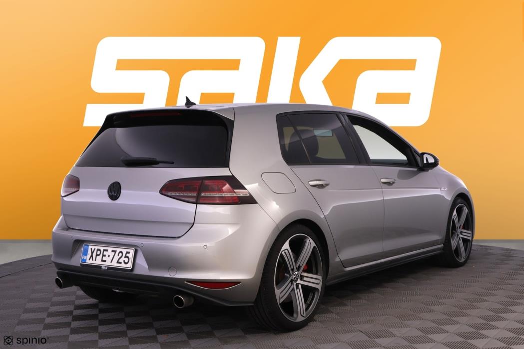 VOLKSWAGEN Golf 2014
