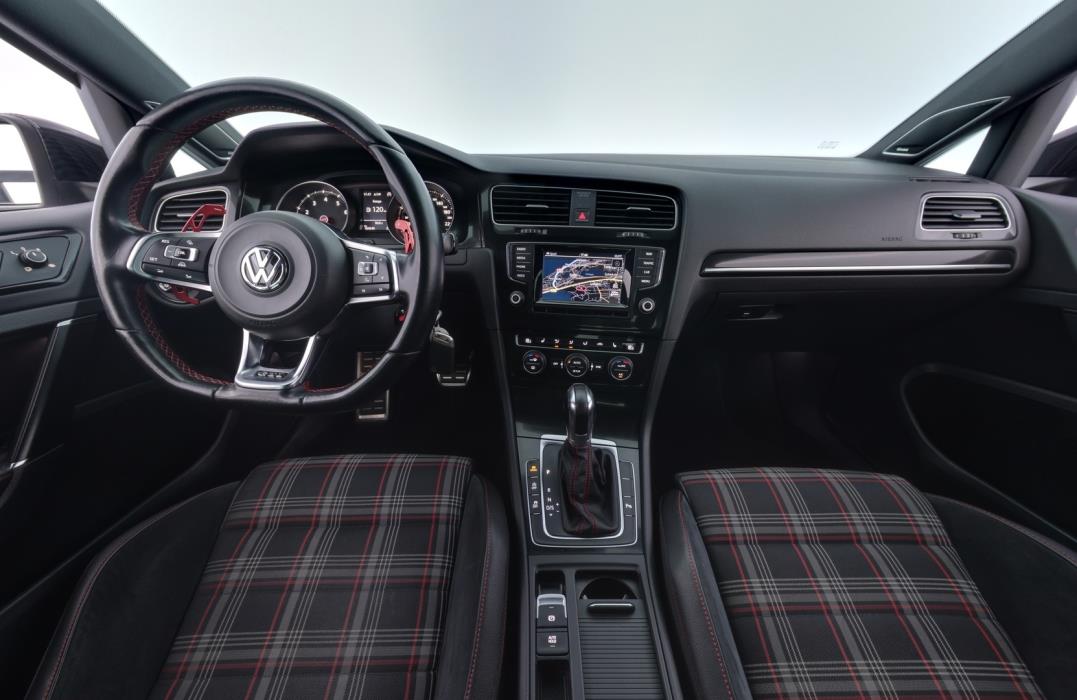 VOLKSWAGEN Golf 2014