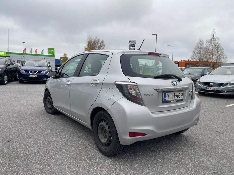 TOYOTA Yaris 2013