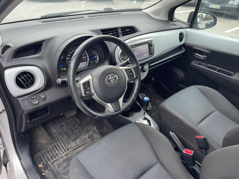 TOYOTA Yaris 2013