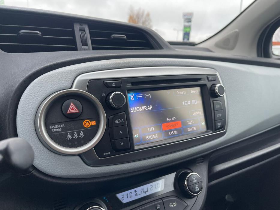 TOYOTA Yaris 2013