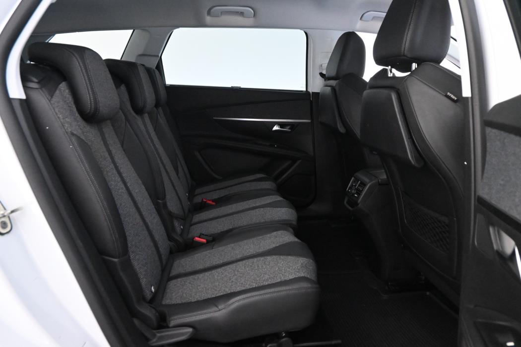 PEUGEOT 5008 2018