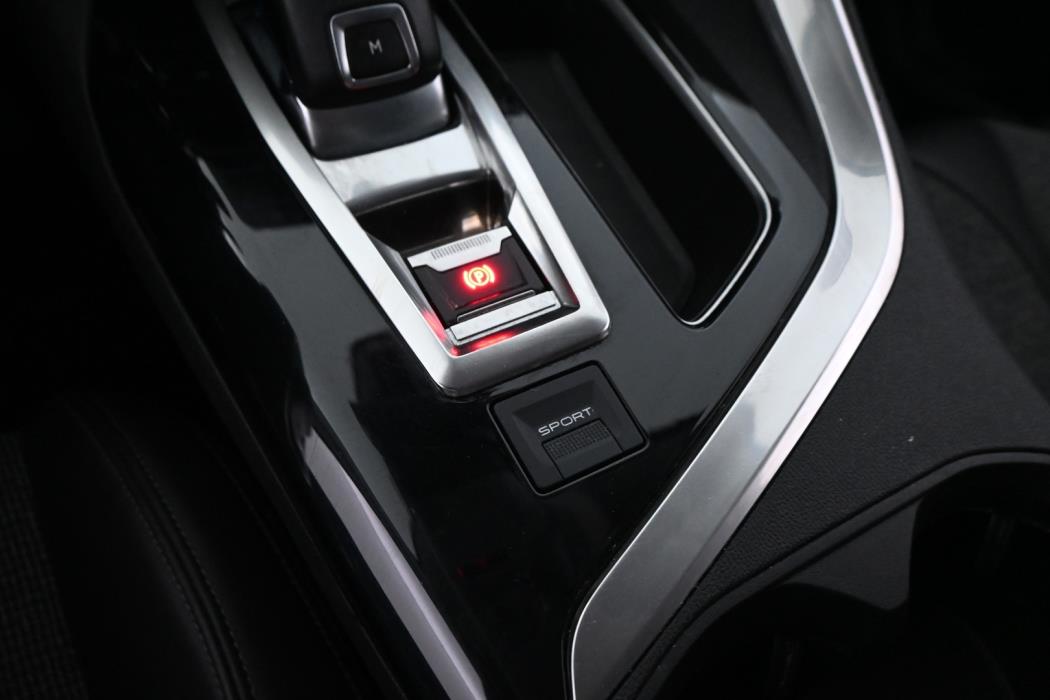 PEUGEOT 5008 2018