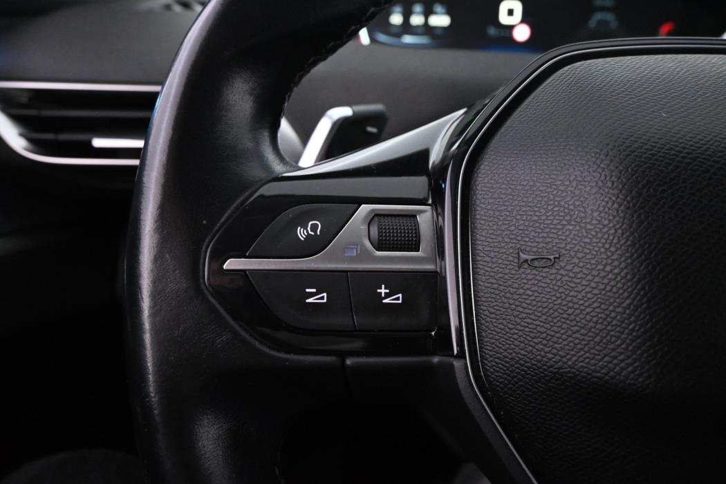 PEUGEOT 5008 2018