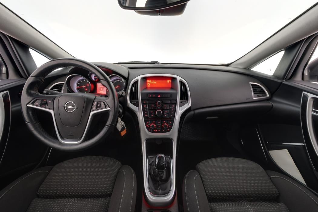 OPEL Astra 2012