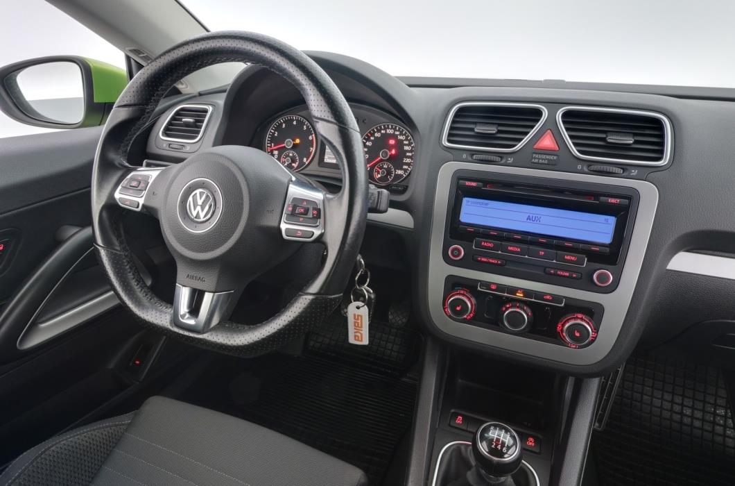 VOLKSWAGEN Scirocco 2011