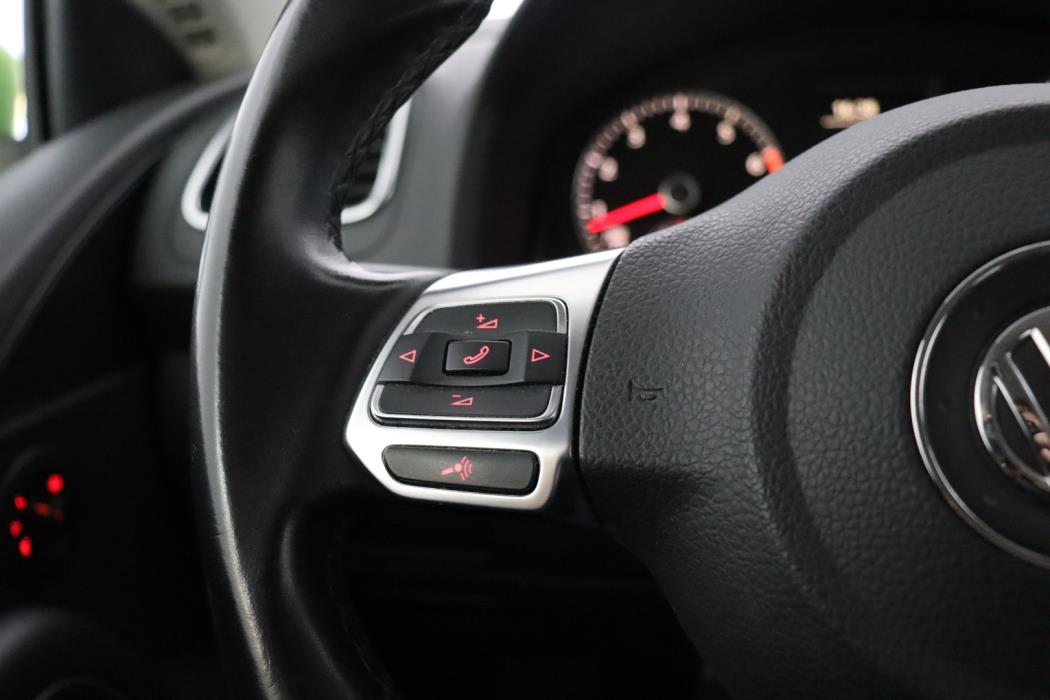 VOLKSWAGEN Scirocco 2011