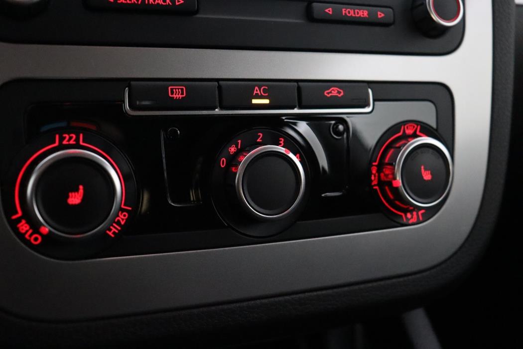 VOLKSWAGEN Scirocco 2011