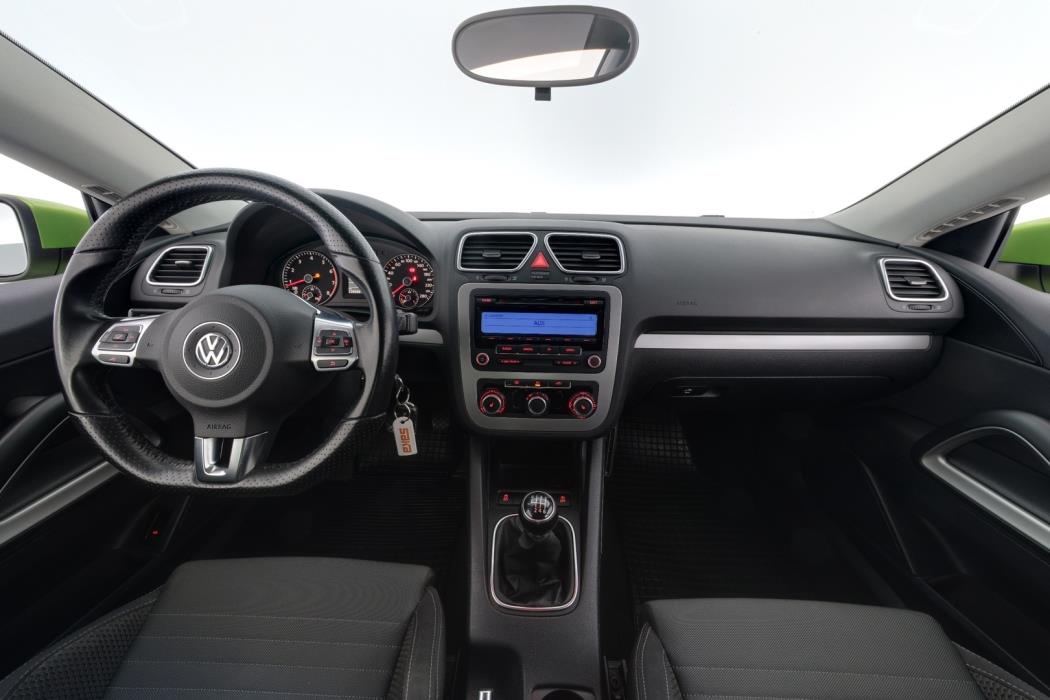 VOLKSWAGEN Scirocco 2011