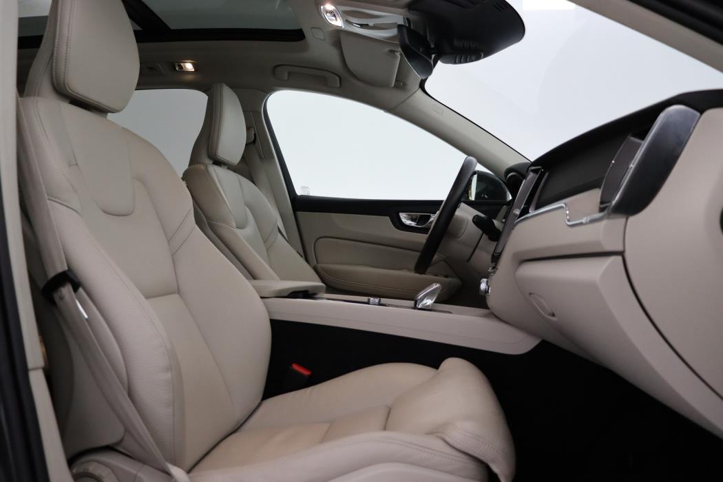 VOLVO XC60 2021