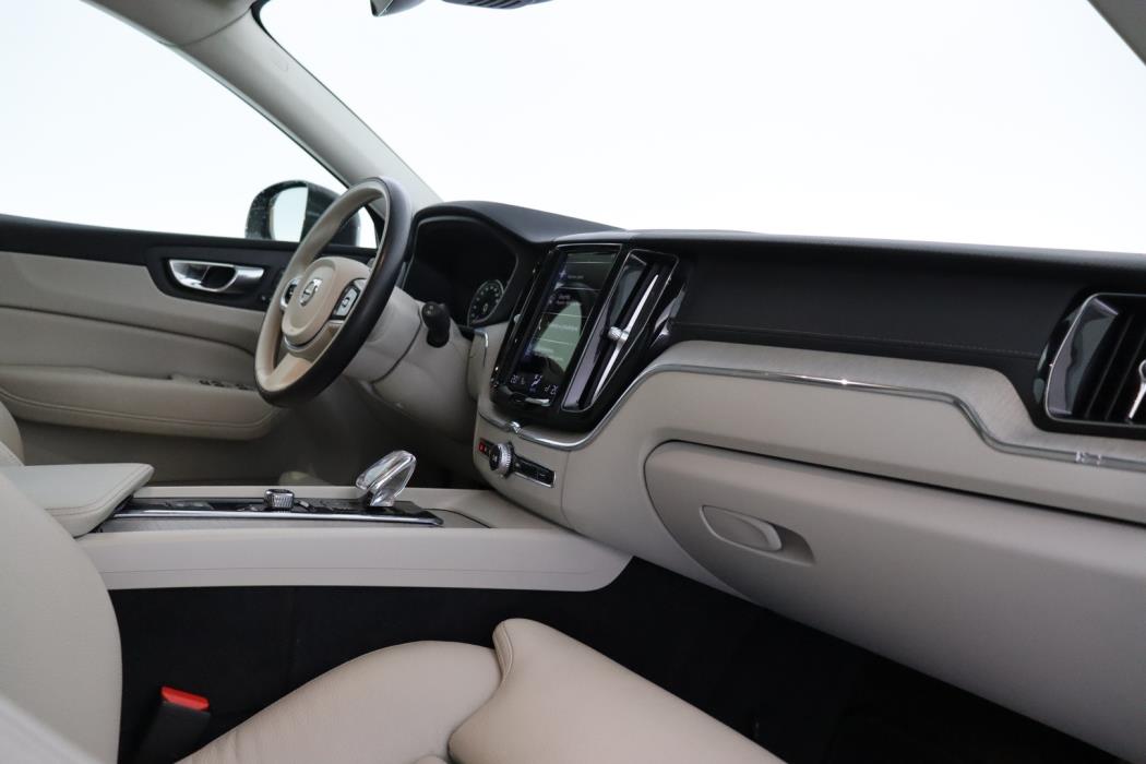VOLVO XC60 2021
