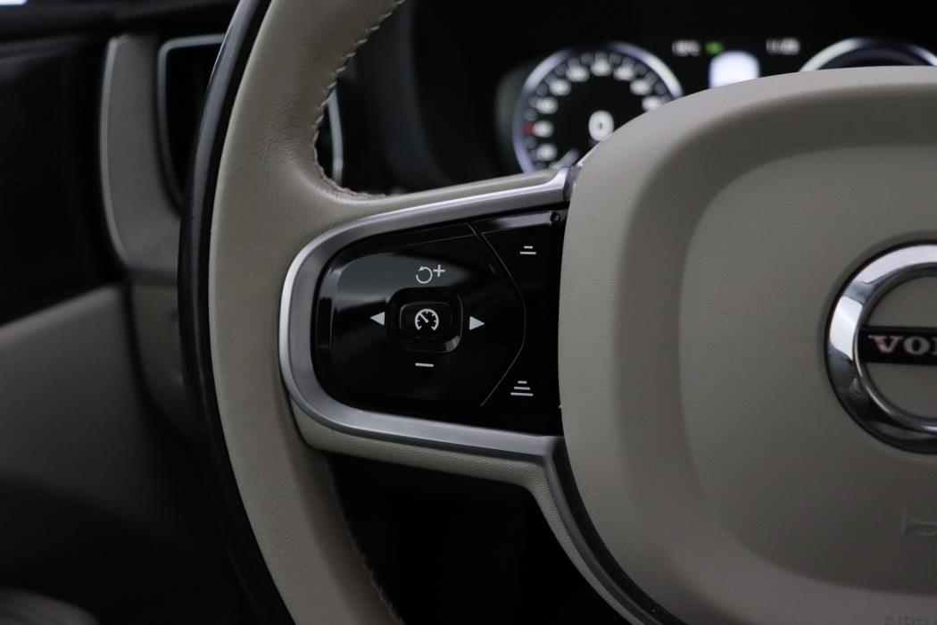 VOLVO XC60 2021