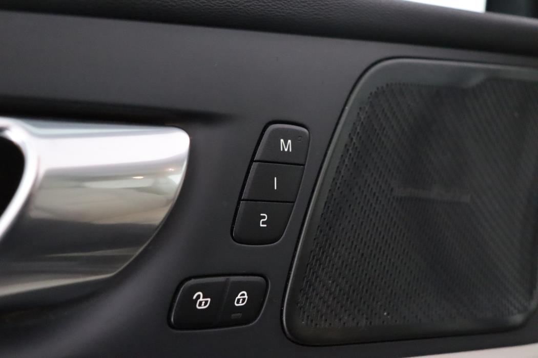 VOLVO XC60 2021