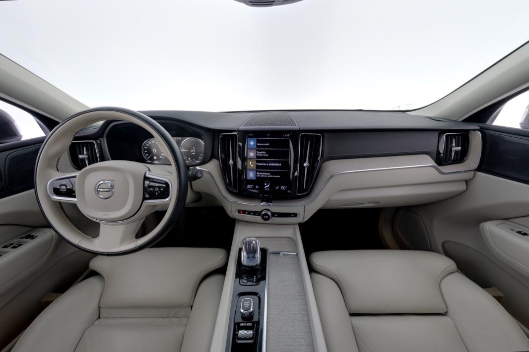VOLVO XC60 2021
