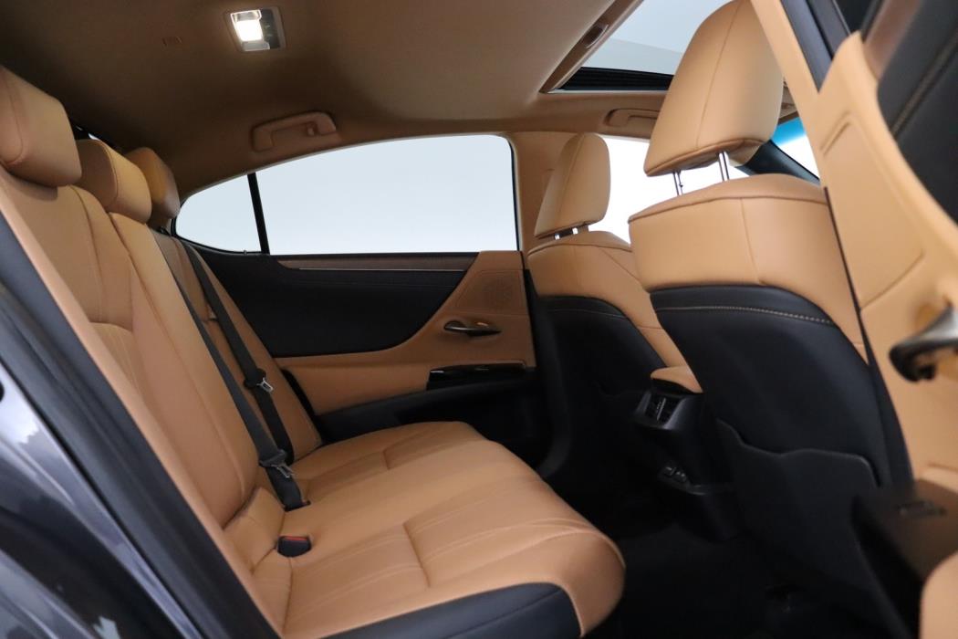 LEXUS ES300 2023