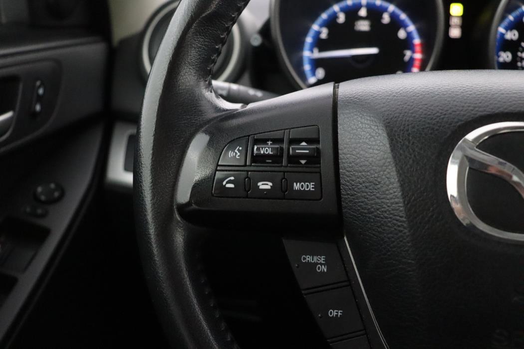 MAZDA 3 2012