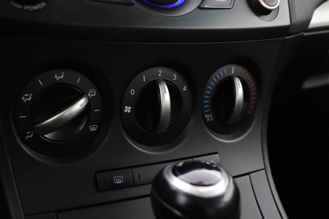 MAZDA 3 2012