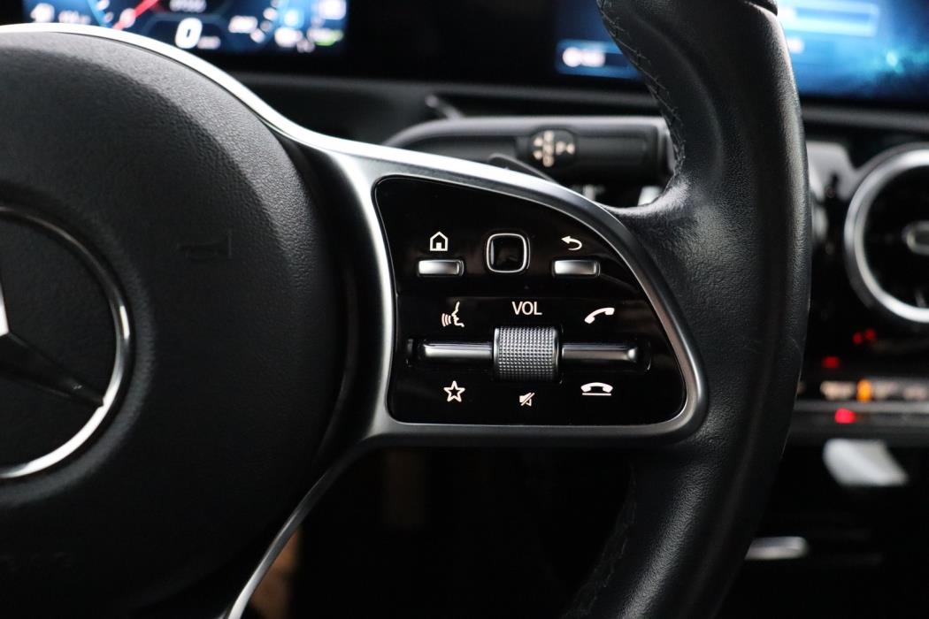 MERCEDES-BENZ A 2020