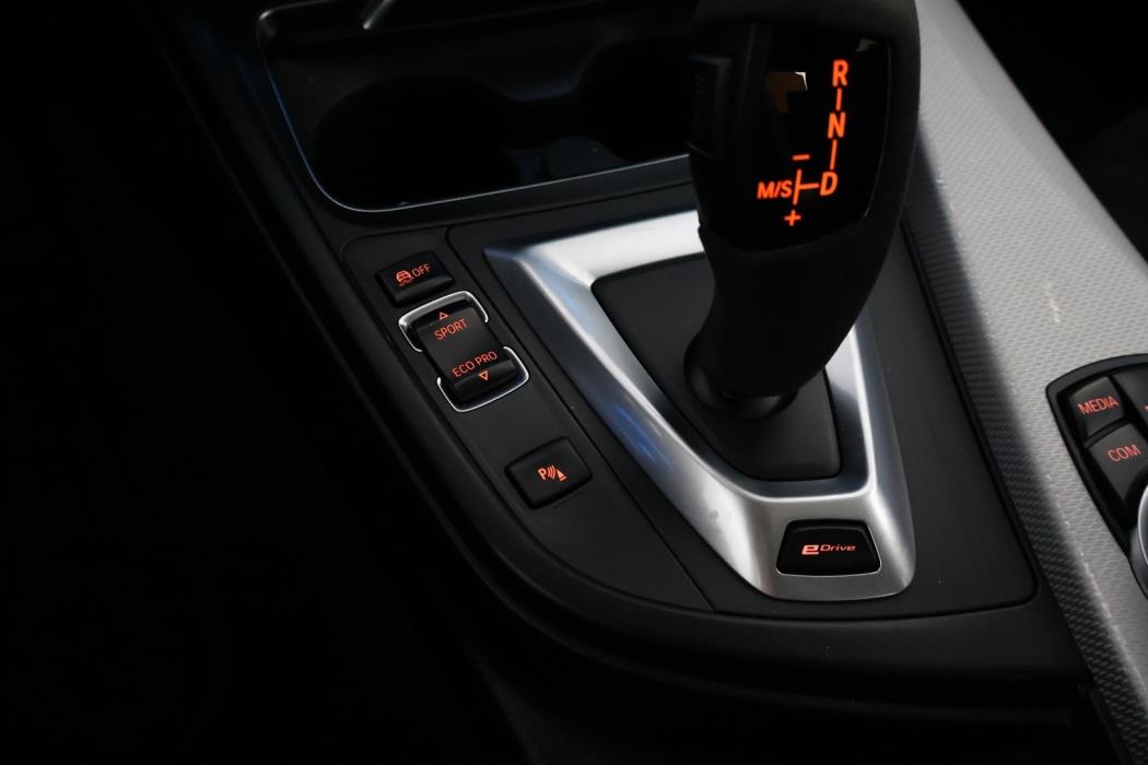 BMW 330 2017