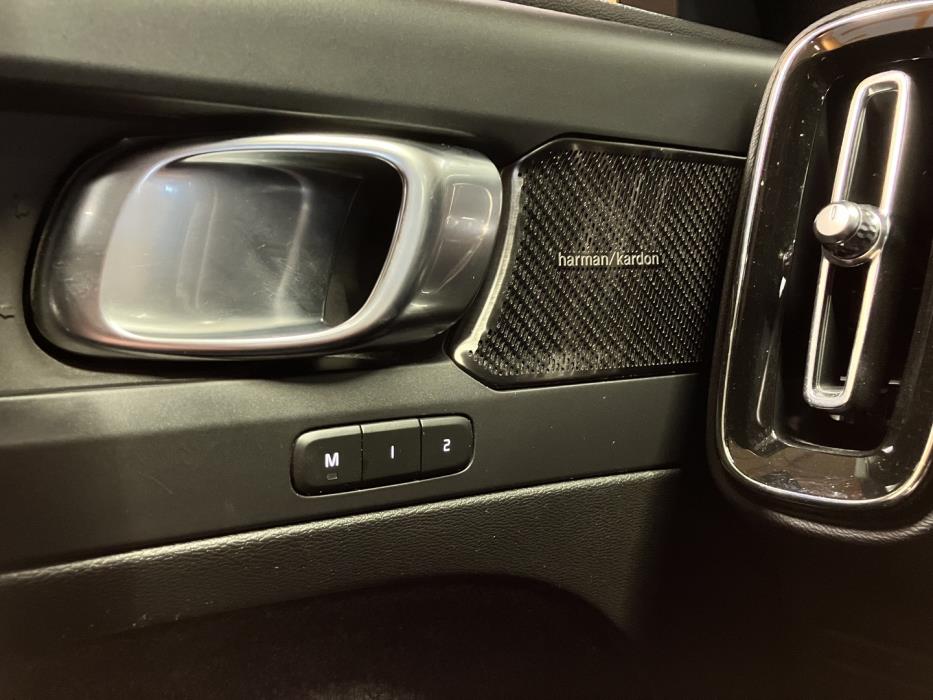 VOLVO XC40 2023