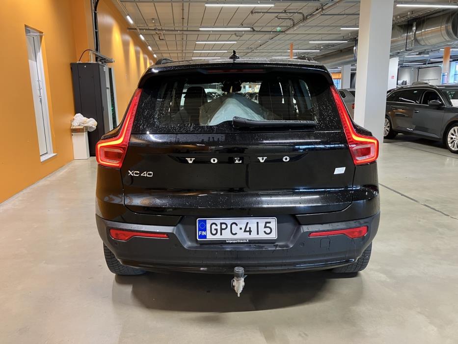 VOLVO XC40 2023