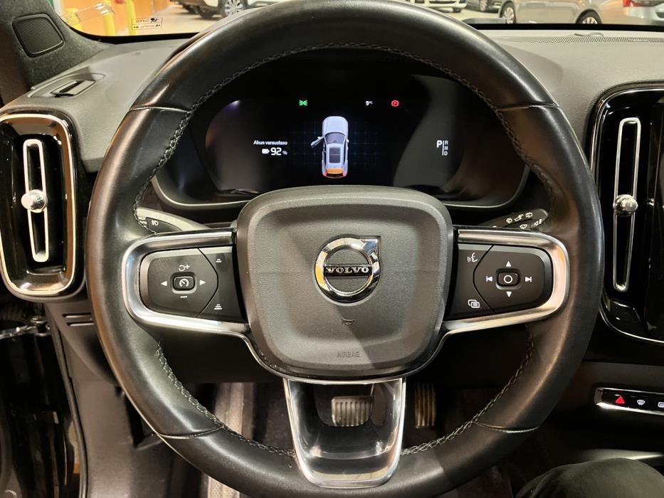 VOLVO XC40 2023