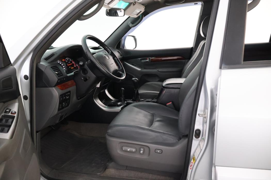 TOYOTA Land Cruiser 2006