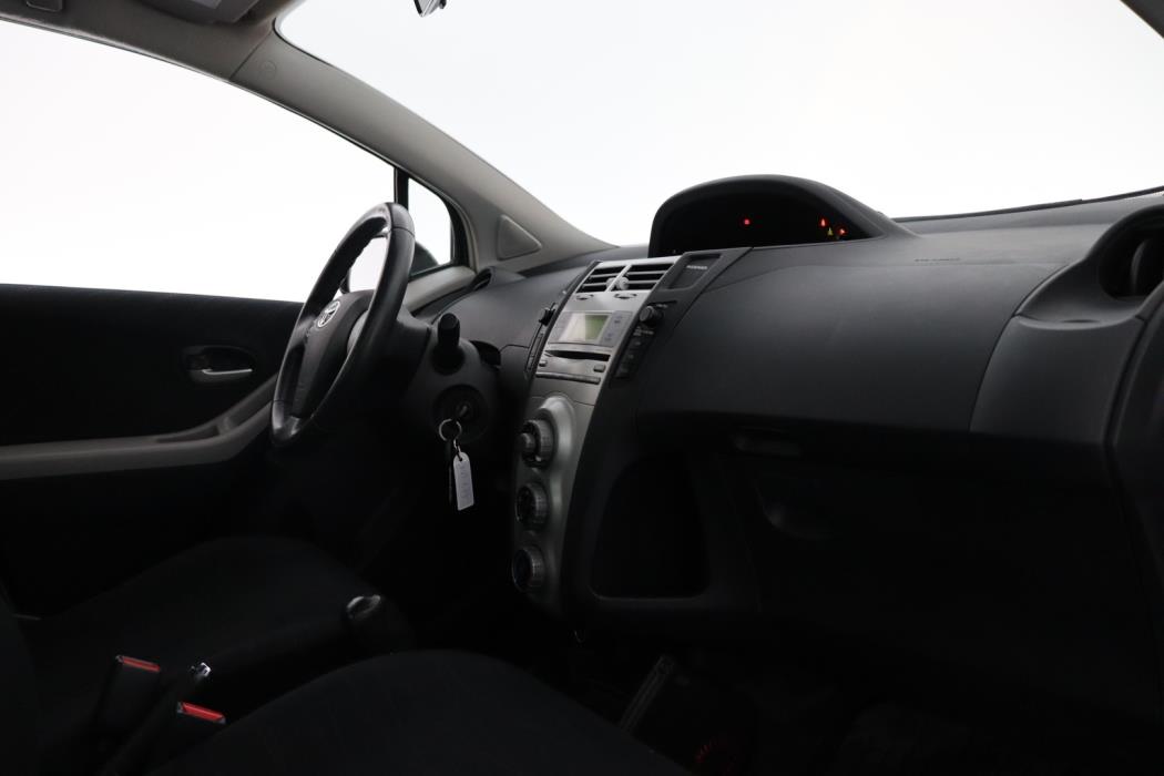 TOYOTA Yaris 2008