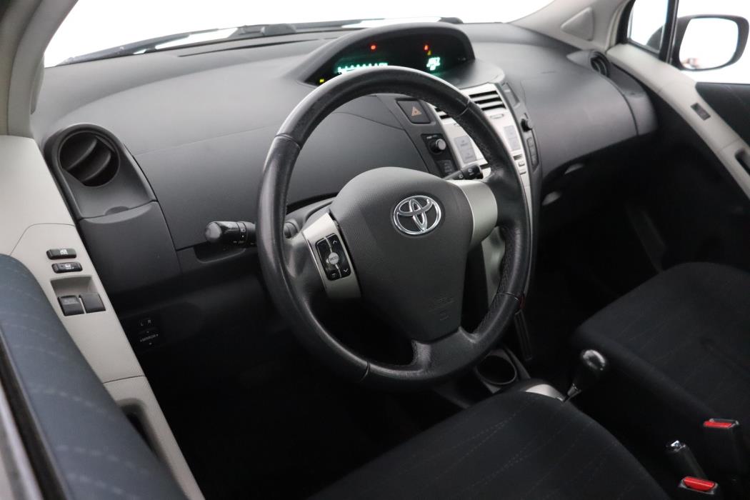 TOYOTA Yaris 2008