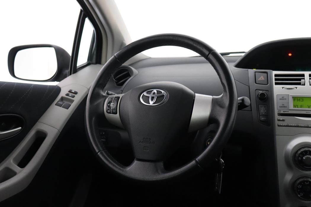 TOYOTA Yaris 2008