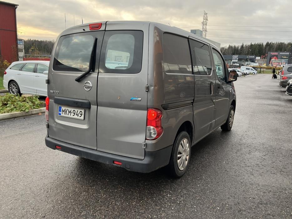 NISSAN NV200 2011